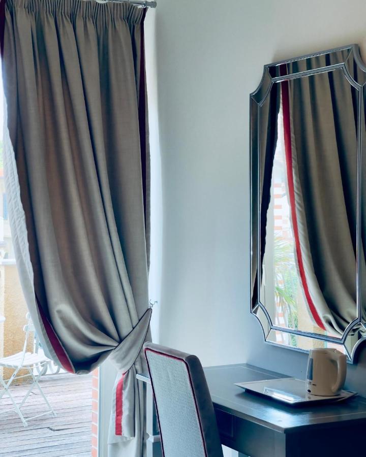 Hotel La Pigna Марина-ді-П'єтразанта Екстер'єр фото