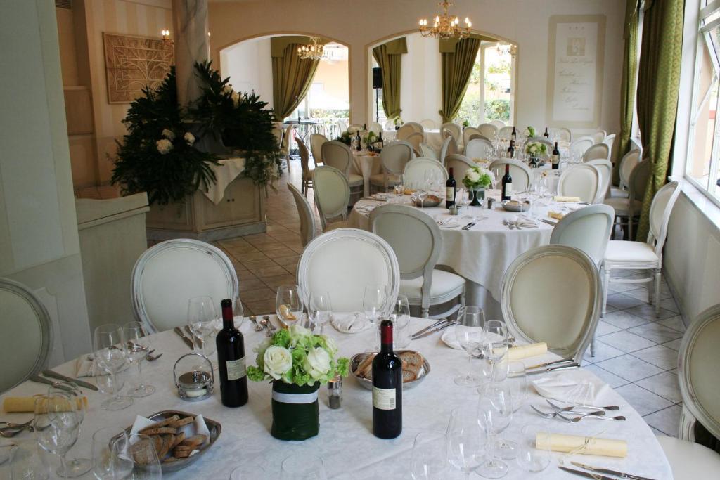 Hotel La Pigna Марина-ді-П'єтразанта Екстер'єр фото